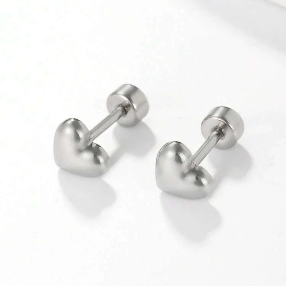 🩶 18g 316 Surgical Stainless Steel- Heart Piercing Stud Earrings NWT